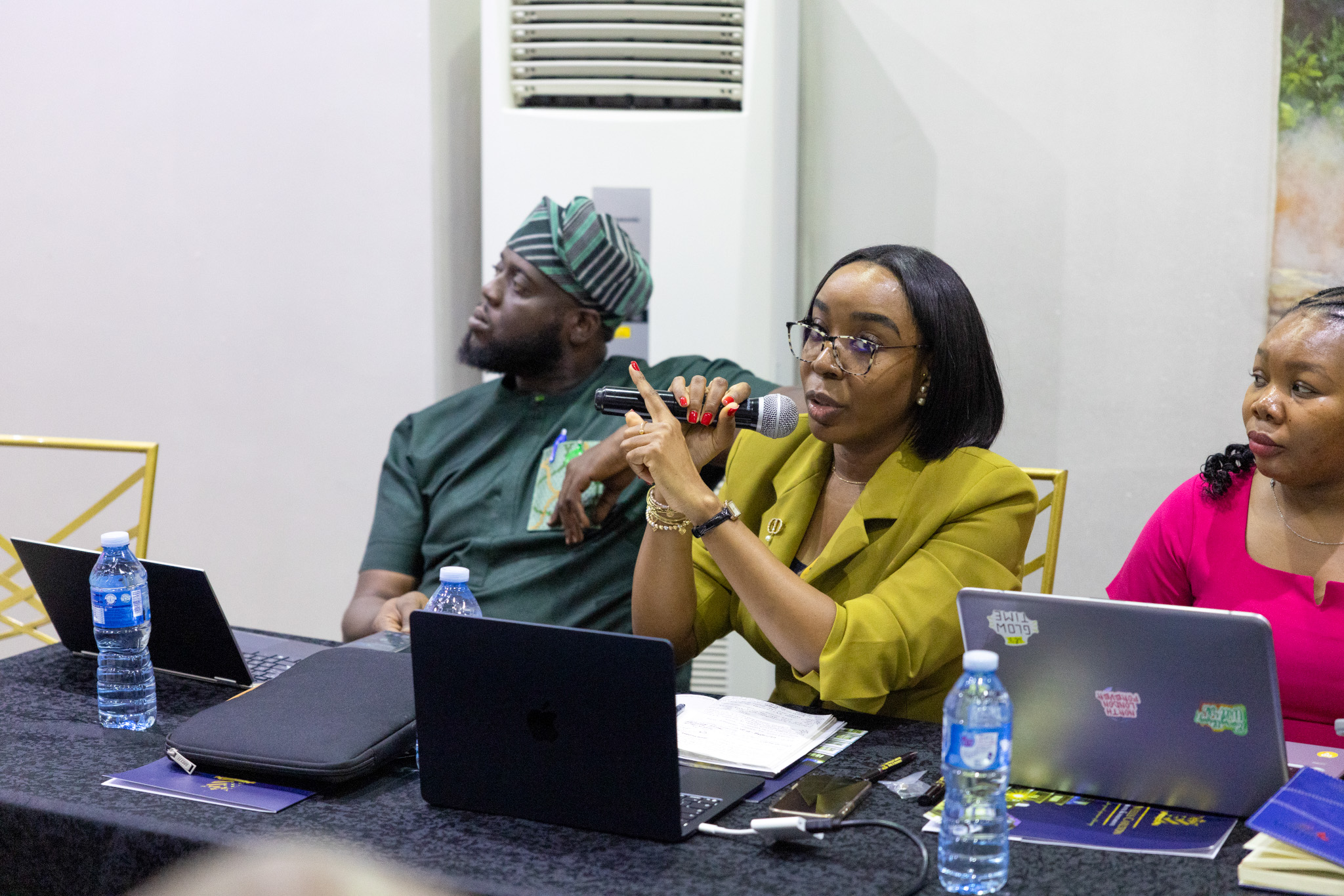 Figure 2 Odegua Ofoegbu, Donor Coordination and Private Sector Liaison Specialist, DARES, presents the Programme’s implementation framework during the knowledge exchange mission with Sierra Leone.