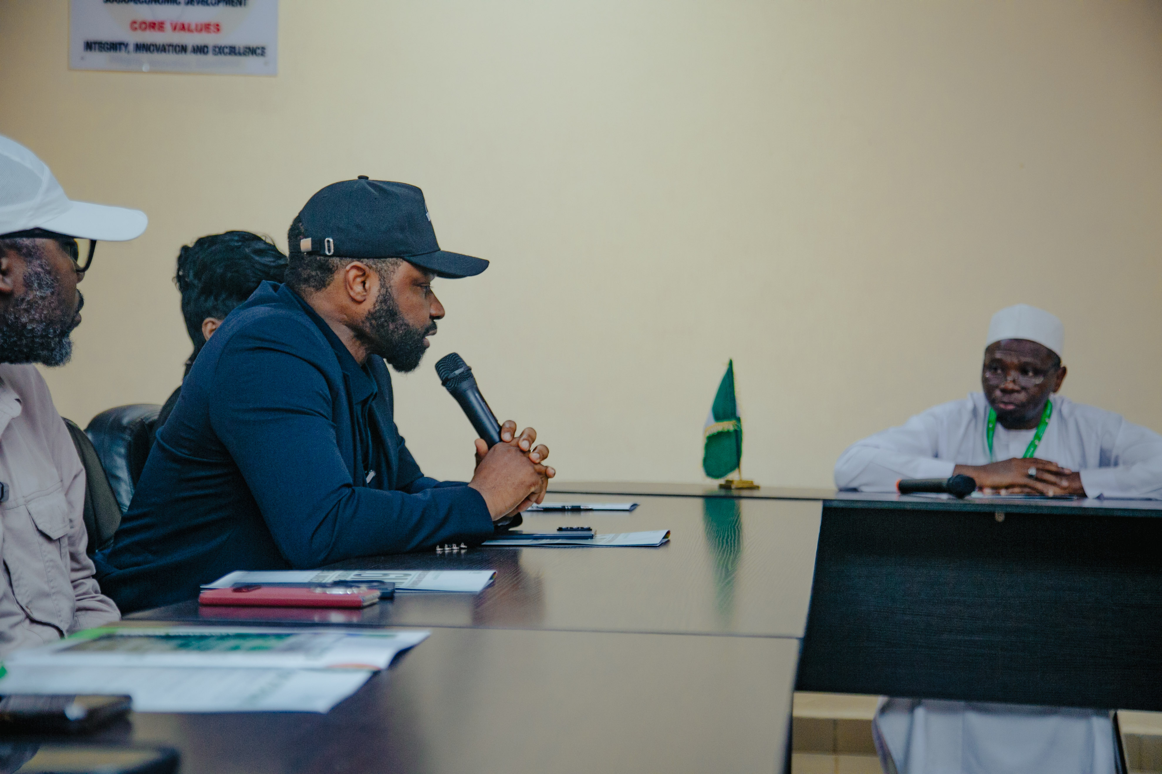 Mr. Olufemi Akinyelure the Head, Nigeria Electrification Programme (NEP) emphasizing the importance of proper O&M model for the sustainability of EEP phase III project at FULAFIA to the outgoing Vice- Chancellor of the University during a courtesy visit.