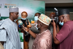 MDCEO-feilding-questions-from-journalist-during-the-solar-power-naija-launch-programme